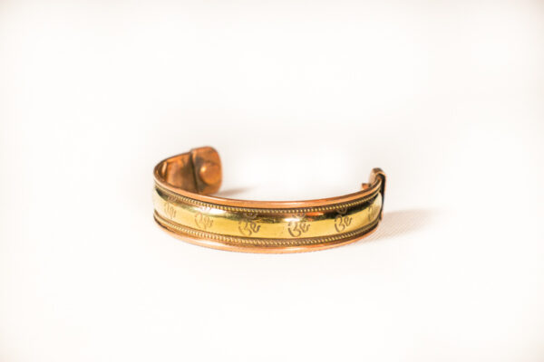 Om mintás mágneses réz karkötő - Bharata Webshop