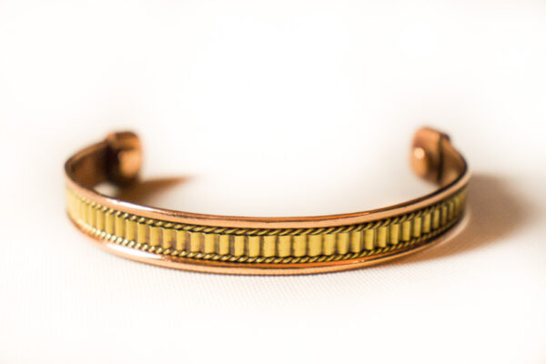 Csík mintás mágneses réz karkötő - Bharata Webshop
